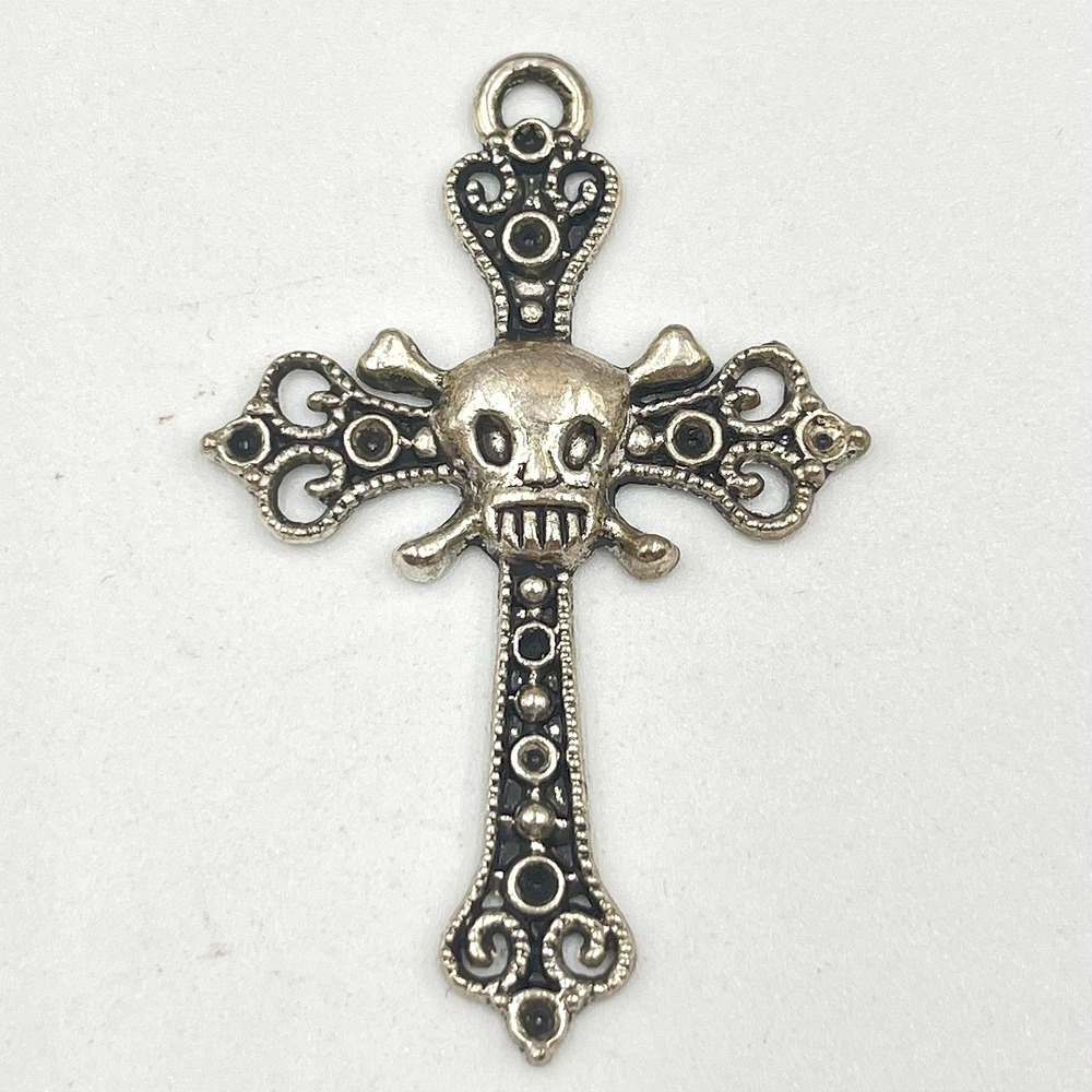 VTG Gothic Skull & Crossbones Filigree Cross Pendant Silver Tone Retro Biker Y2K